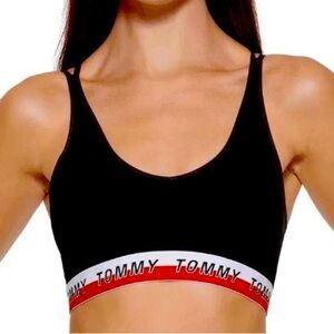 NWOT Tommy Hilfiger Sport Strappy Crossback Wirefree Padded Sports Bra